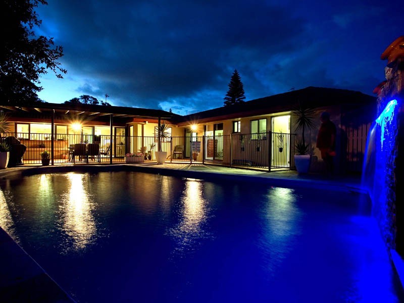 3 Omao St, Burleigh Waters QLD 4220