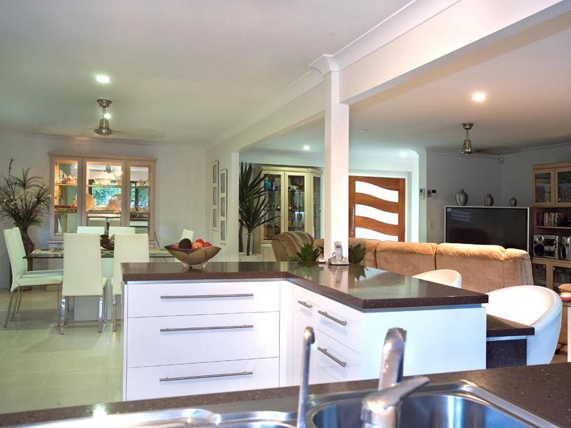 3 Omao St, Burleigh Waters QLD 4220