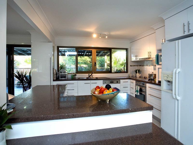 3 Omao St, Burleigh Waters QLD 4220