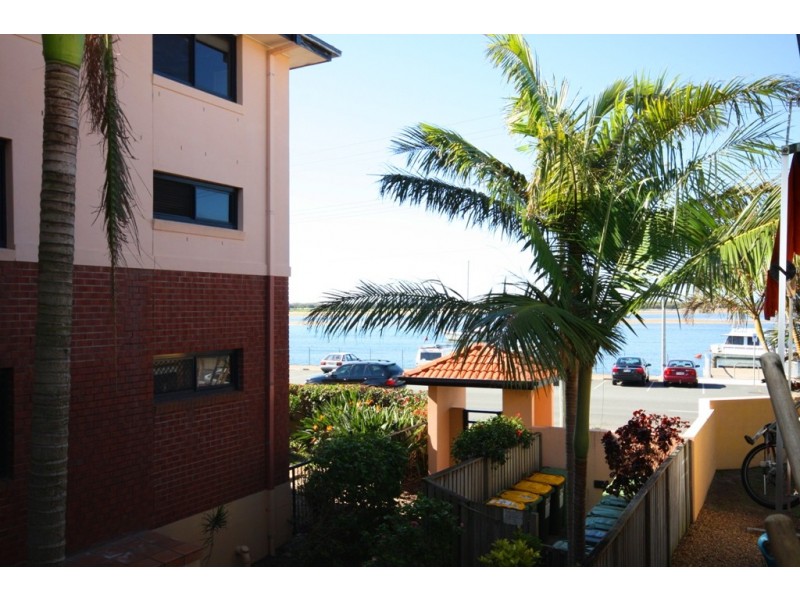 6/272 Marine Pde, Labrador QLD 4215