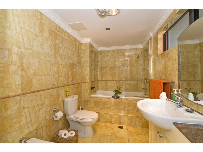 14 Little Norman St, Southport QLD 4215
