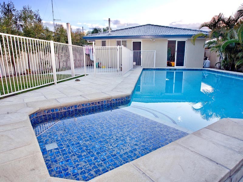 41 Albion Ave, Miami QLD 4220