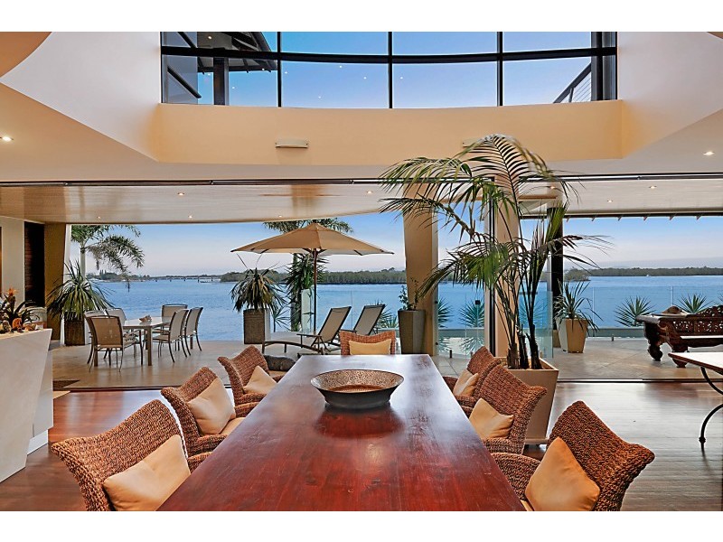 34 Hampton Court, Sovereign Islands QLD 4216