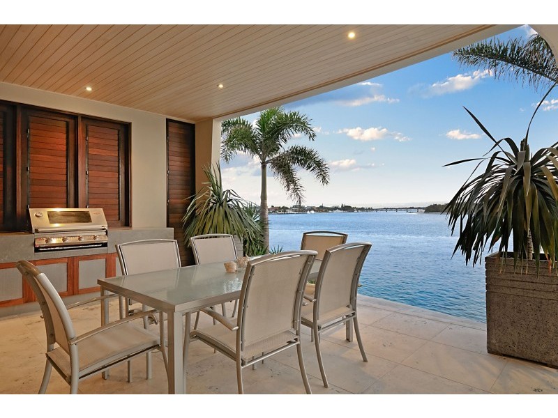 34 Hampton Court, Sovereign Islands QLD 4216