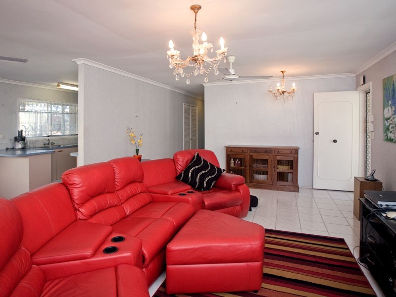 8 Costa Ct, Broadbeach Waters QLD 4218