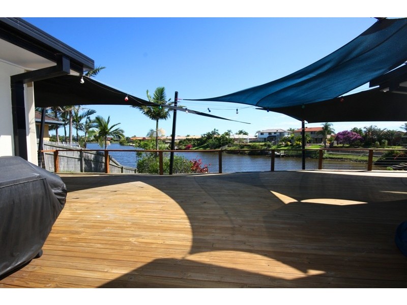 5 Cumberland Dr, Varsity Lakes QLD 4227