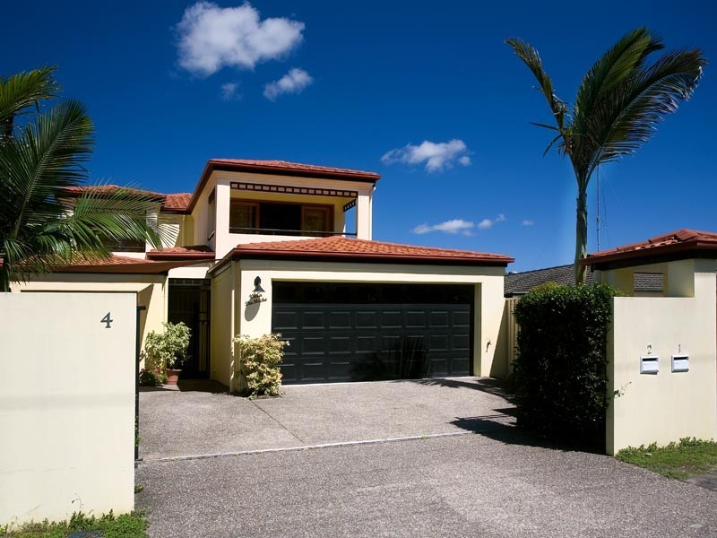 1/4 Sunshine Pde, Miami QLD 4220