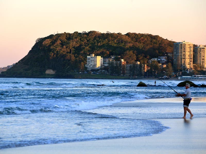 1/4 Sunshine Pde, Miami QLD 4220