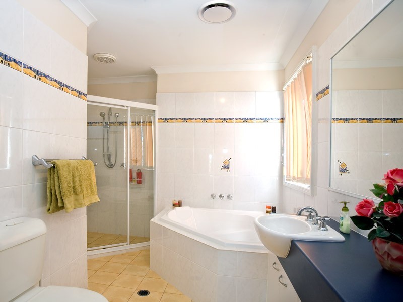 1/4 Sunshine Pde, Miami QLD 4220