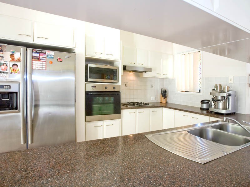 1/4 Sunshine Pde, Miami QLD 4220