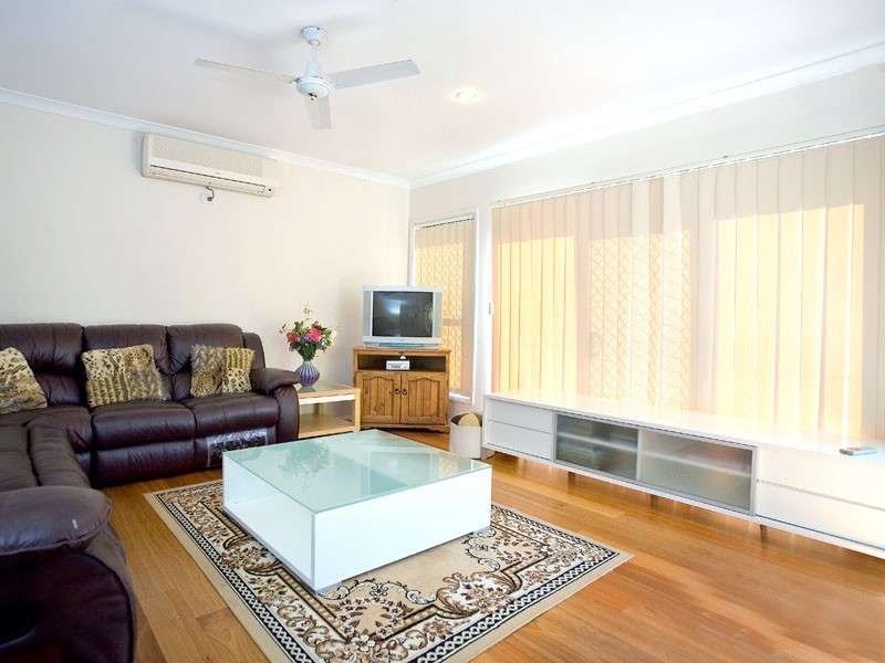 1/4 Sunshine Pde, Miami QLD 4220