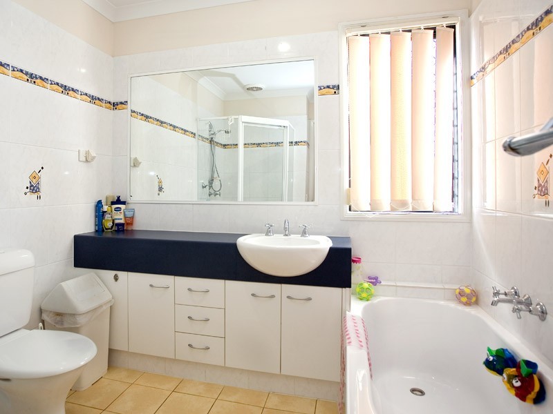 1/4 Sunshine Pde, Miami QLD 4220