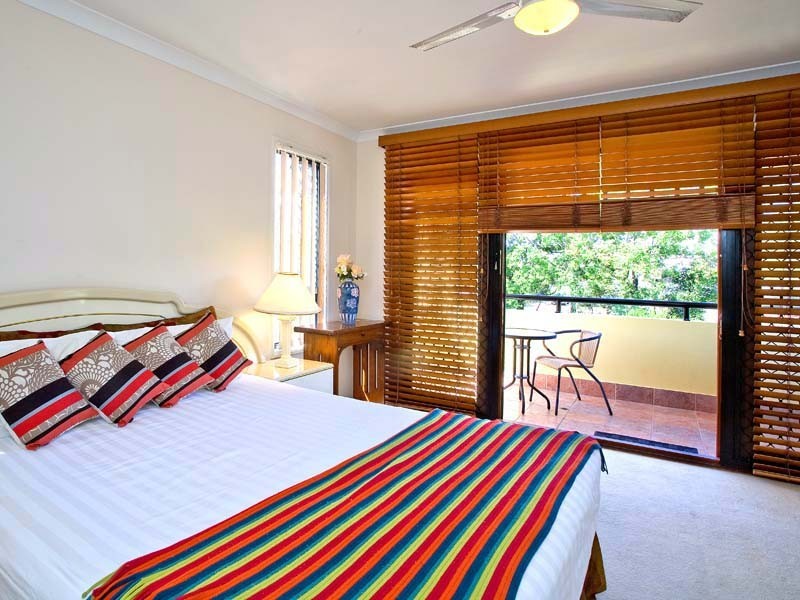 1/4 Sunshine Pde, Miami QLD 4220