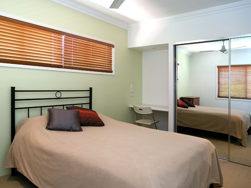 1/2252 Gold Coast Hwy, Mermaid Beach QLD 4218