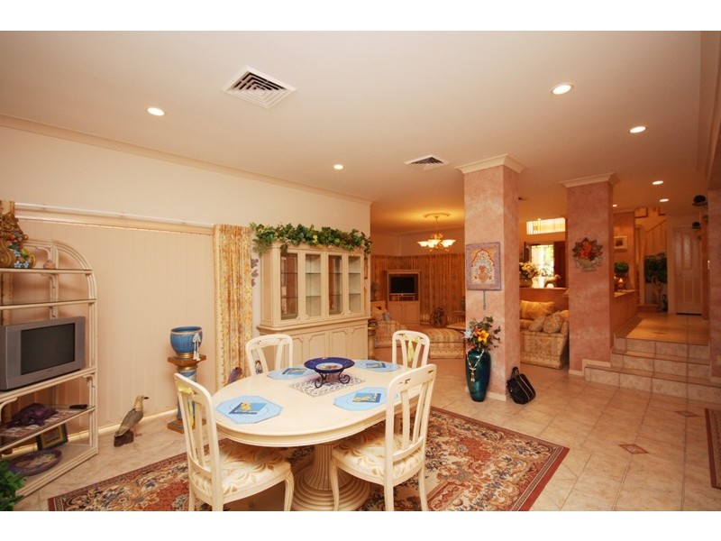 9 Kingston Heath, Robina QLD 4226