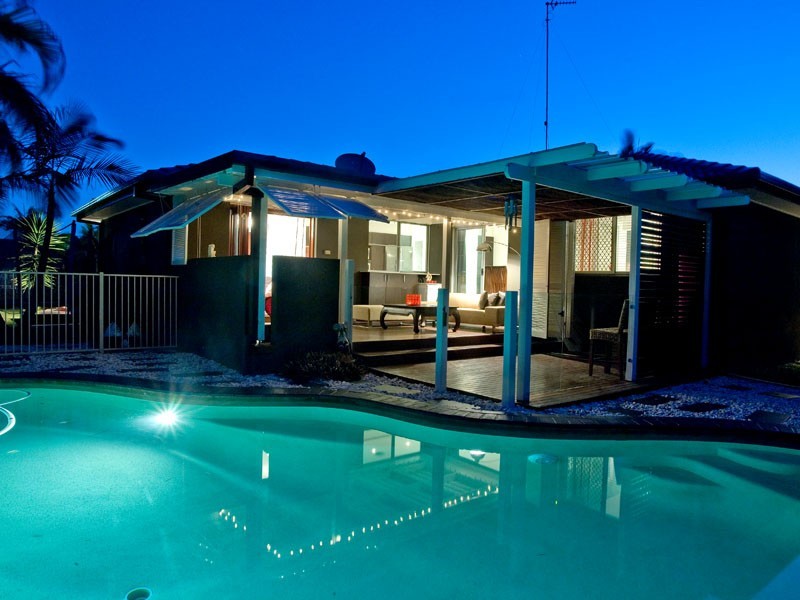 17 Razorbill St, Burleigh Waters QLD 4220