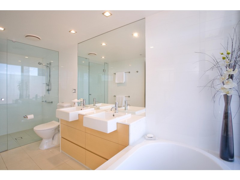 2045/2 The Esplanade, Burleigh Heads QLD 4220