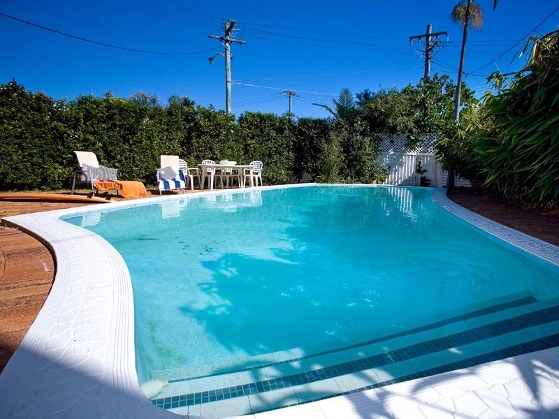 17 Mountain View Ave, Miami QLD 4220