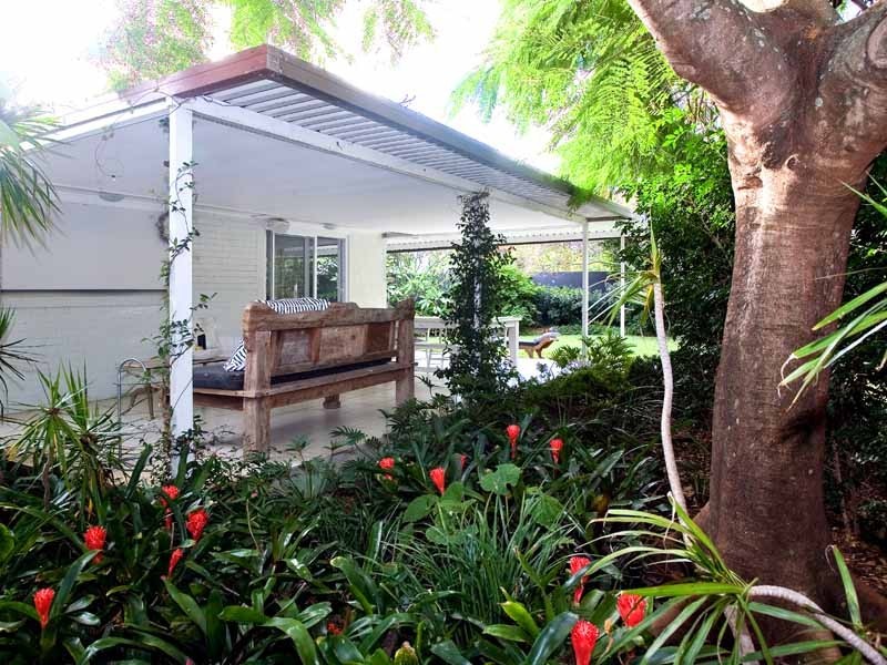 17 Mountain View Ave, Miami QLD 4220