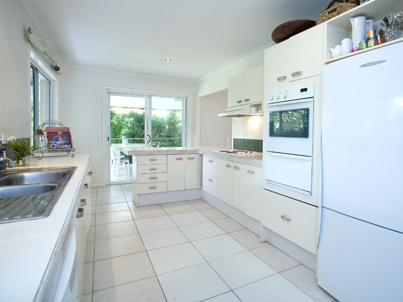 17 Mountain View Ave, Miami QLD 4220