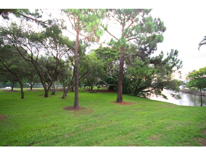 4/42 Monaco St, Broadbeach Waters QLD 4218