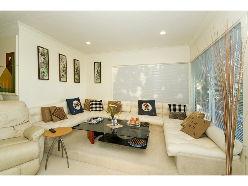9 View St, Burleigh Heads QLD 4220
