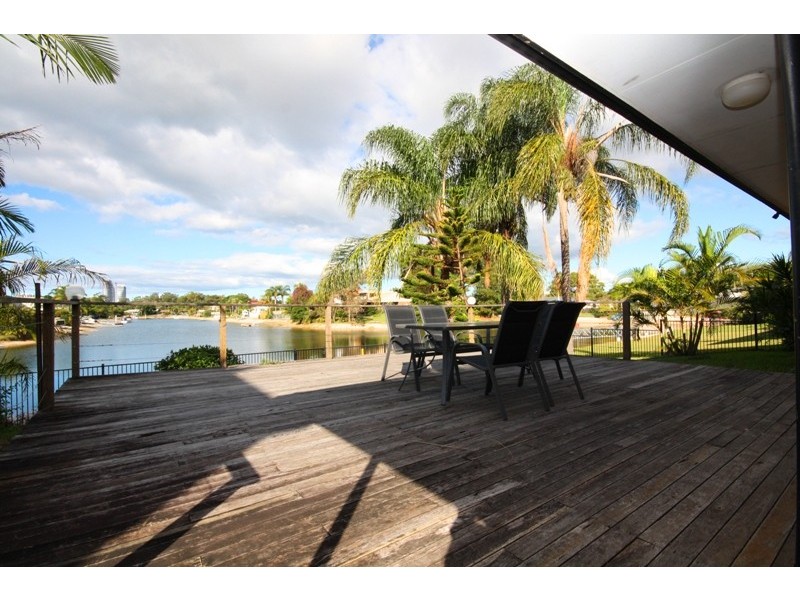 11 Bermuda St, Broadbeach Waters QLD 4218