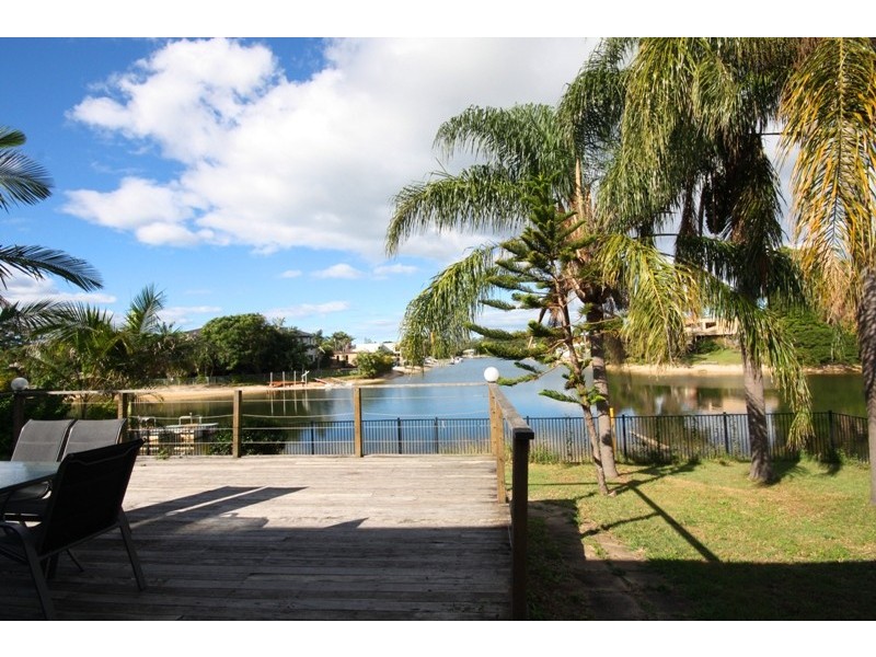 11 Bermuda St, Broadbeach Waters QLD 4218
