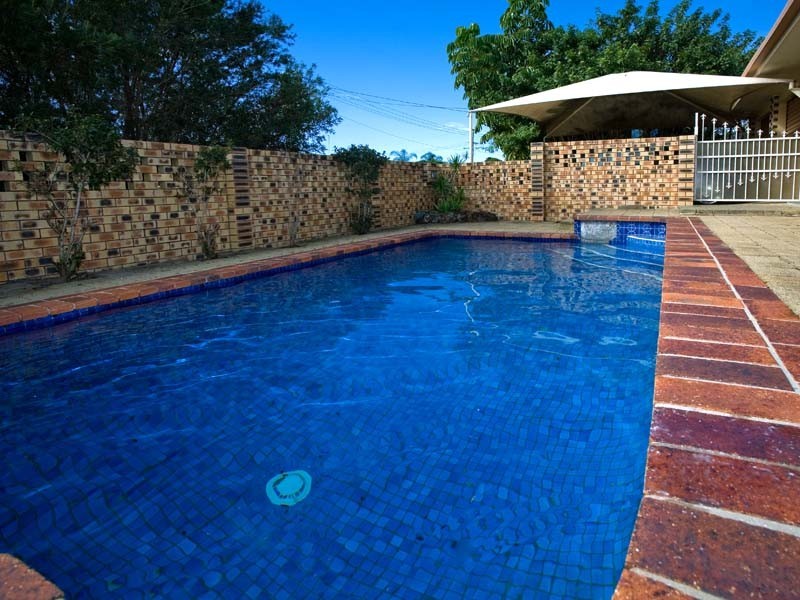 4 Pensacola Crt, Broadbeach Waters QLD 4218