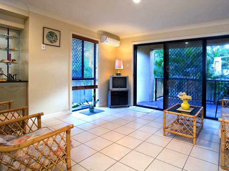 1/28 Nobby Pde, Miami QLD 4220