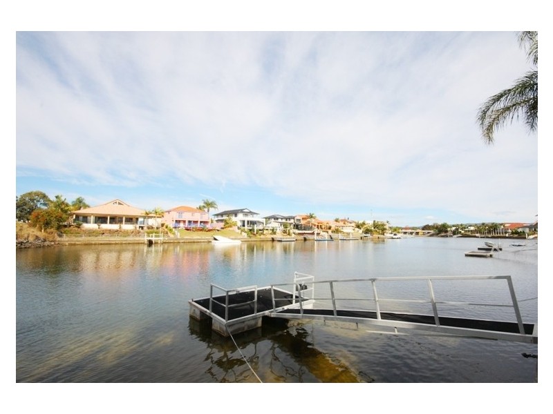 2 Salamander Crt, Mermaid Waters QLD 4218