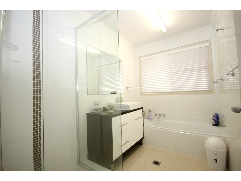 2 Salamander Crt, Mermaid Waters QLD 4218