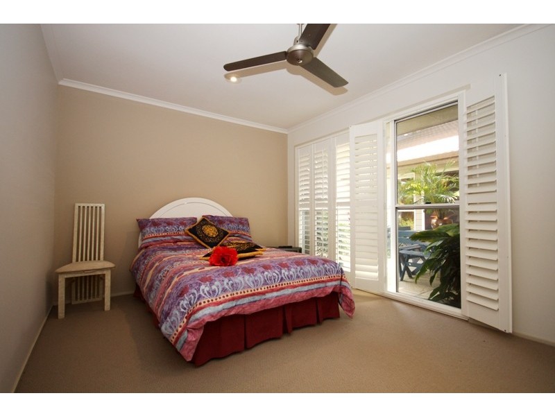 2 Salamander Crt, Mermaid Waters QLD 4218