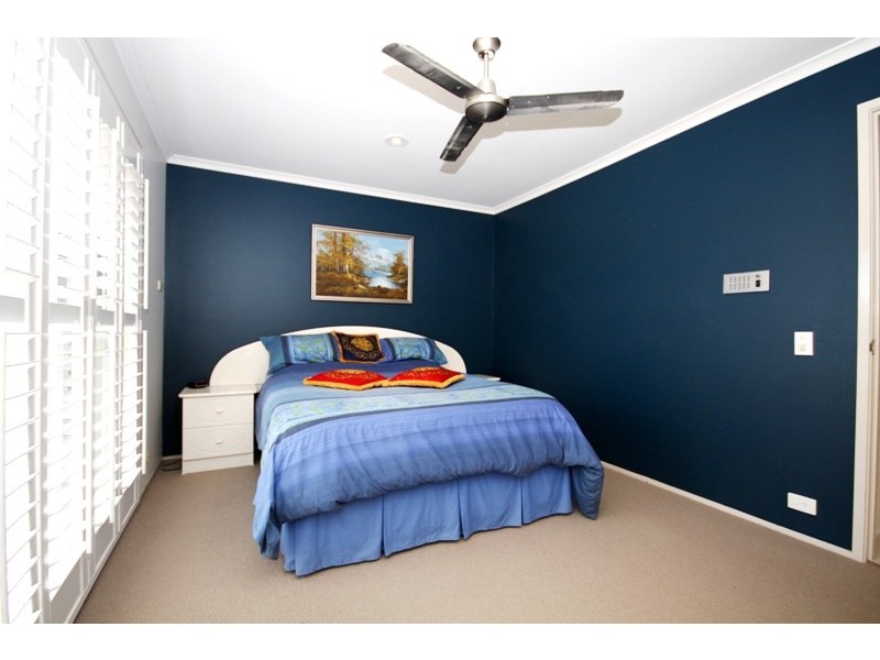 2 Salamander Crt, Mermaid Waters QLD 4218