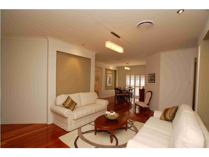 57 Observatory Dr, Reedy Creek QLD 4227