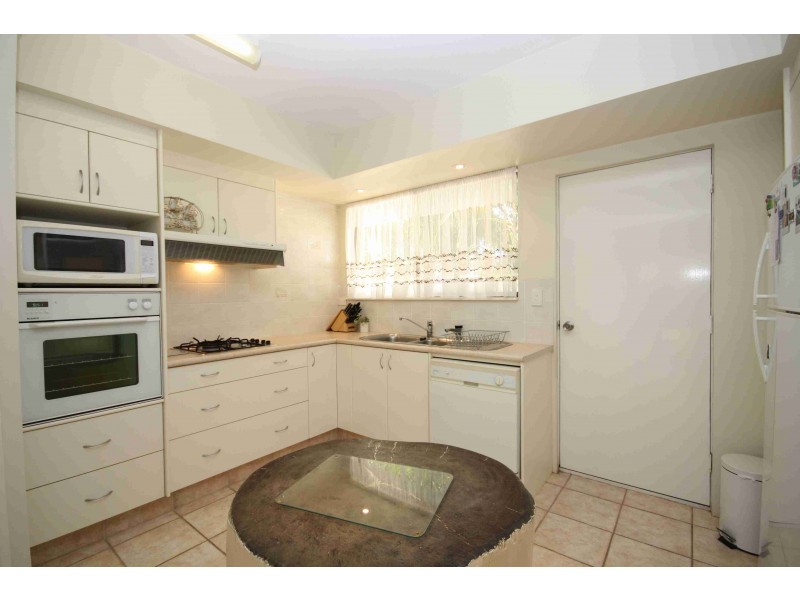 4 Ruff Ct, Burleigh Waters QLD 4220