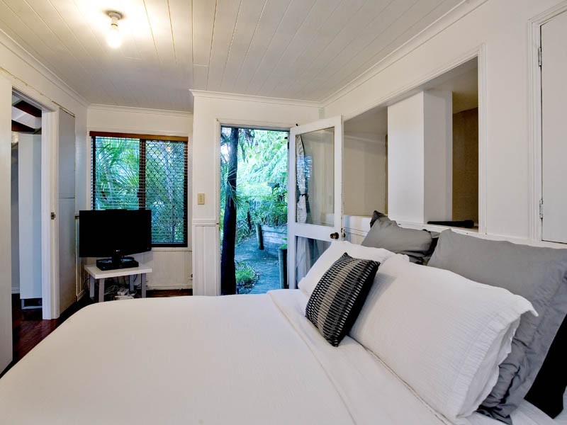 143 K P McGrath Dr, Elanora QLD 4221