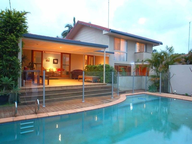 5 Bradley Ave, Miami QLD 4220