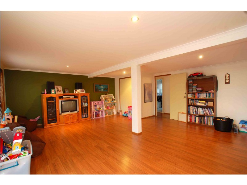 5 Bradley Ave, Miami QLD 4220