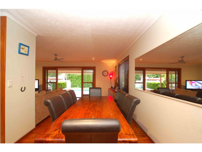 5 Bradley Ave, Miami QLD 4220