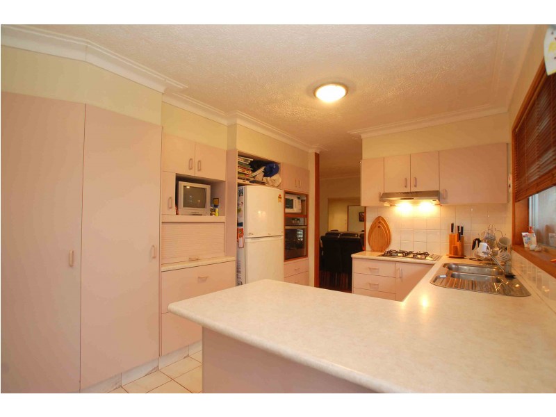 5 Bradley Ave, Miami QLD 4220