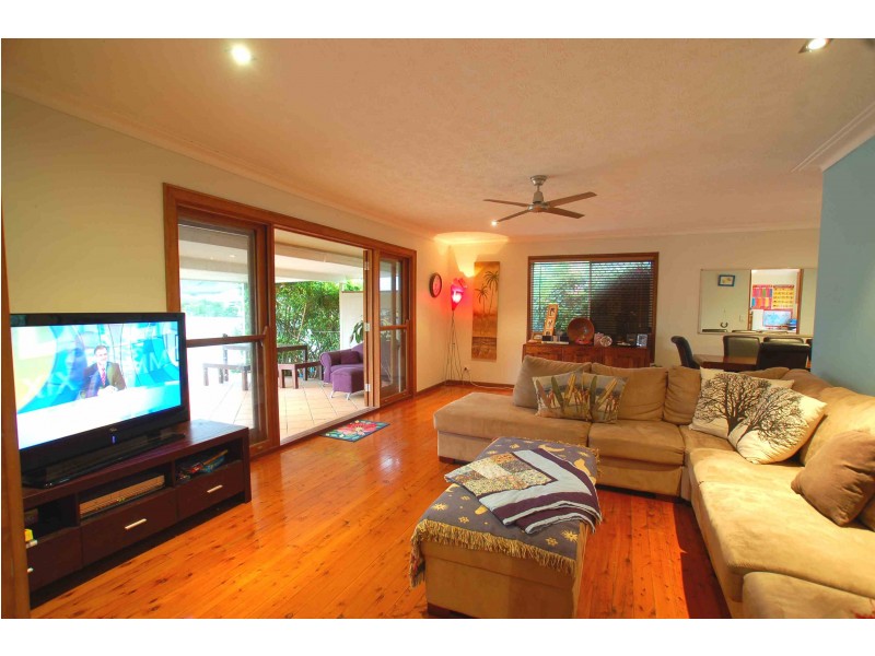 5 Bradley Ave, Miami QLD 4220