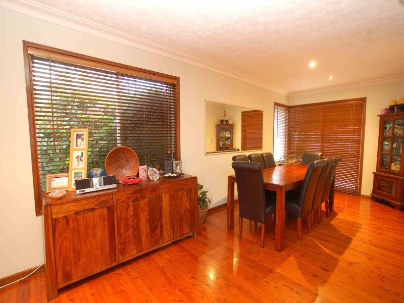 5 Bradley Ave, Miami QLD 4220
