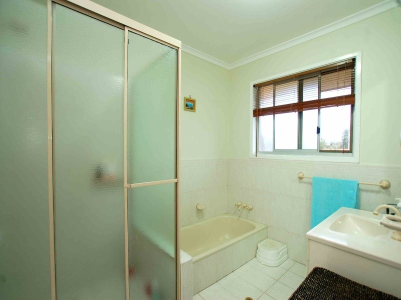 5 Bradley Ave, Miami QLD 4220