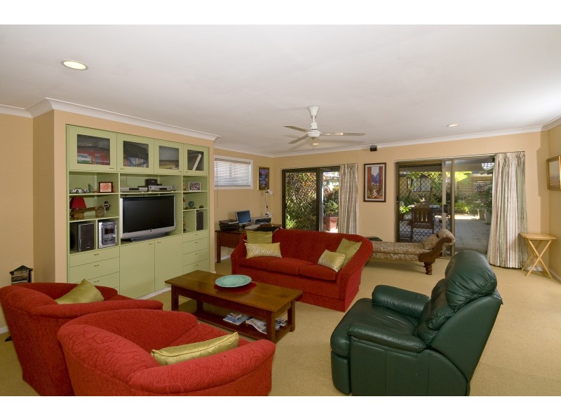 4 Pipit Parade, Burleigh Waters QLD 4220