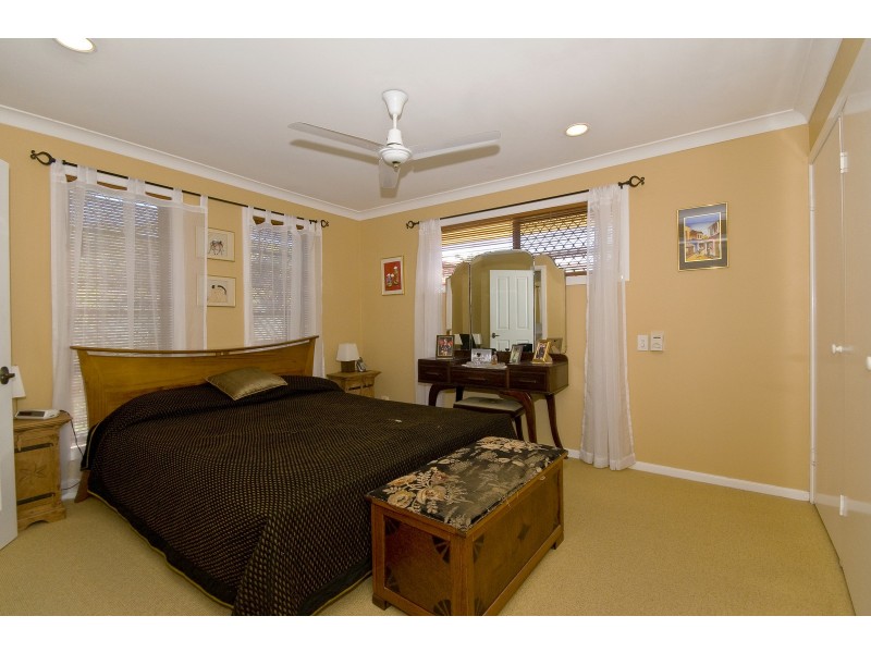 4 Pipit Parade, Burleigh Waters QLD 4220