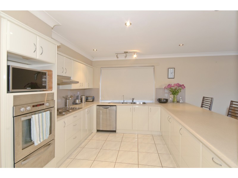 33 Portobello Dr, Mermaid Waters QLD 4218