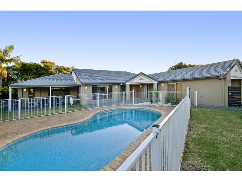 33 Portobello Dr, Mermaid Waters QLD 4218