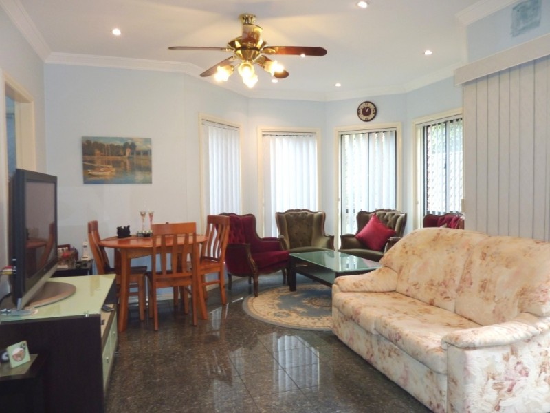 6 Amos Street, Westmead NSW 2145