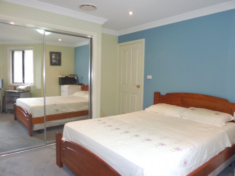 6 Amos Street, Westmead NSW 2145